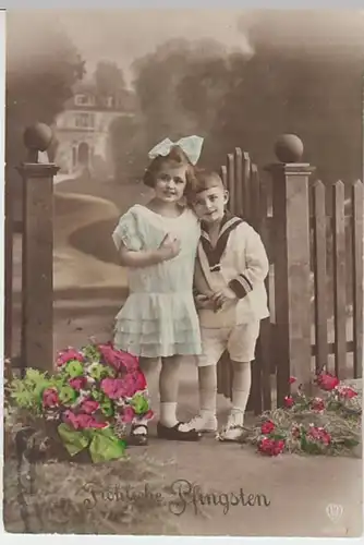 (24928) Foto AK Pfingsten, Kinder am Gartentor 1929