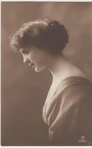 (24243) Foto AK junge Frau im Profil, vor 1945