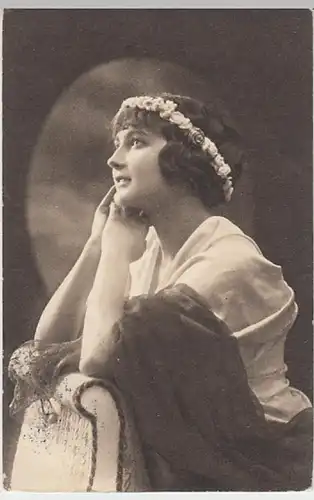 (23997) AK junge Frau mit Kranz im Haar 1913