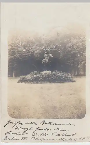 (22789) Foto AK Berlin, Amazone zu Pferd, Feldpost 1916