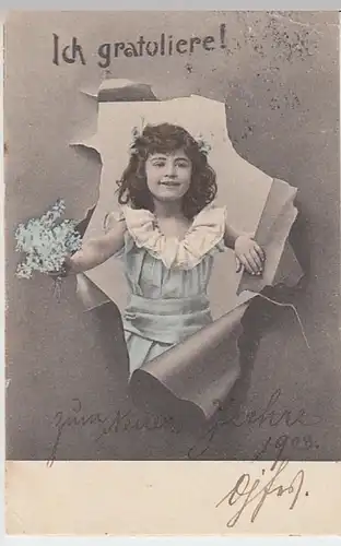 (22777) AK Glückwunsch, Mädchen schaut durch Papier 1902