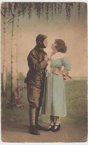 (21968) AK Paare, Er mit Motorbrille u. Beinbandagen, Feldpost 1918