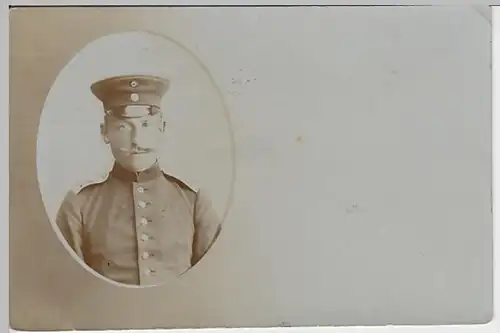 (21940) Foto AK Militaria, Soldat, Porträt, Stempel Lübeck, Feldpost 1916