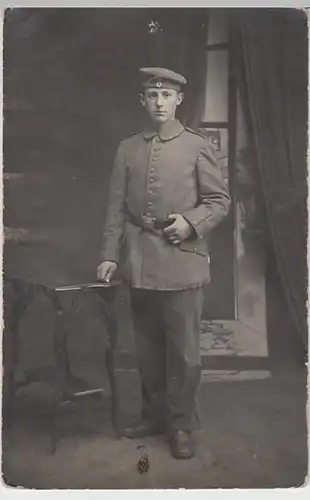 (21865) Foto AK Militaria, Junger Soldat, Porträt, Fotograf Neu-Ulm 1914-18