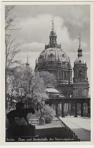 (21660) AK Berlin, Dom, Säulengang der Nationalgalerie, vor 1945