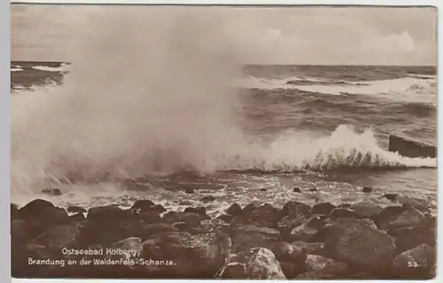 (21462) Foto AK Kolberg, Kolobrzeg, Brandung Waldenfelsschanze, v. 1945
