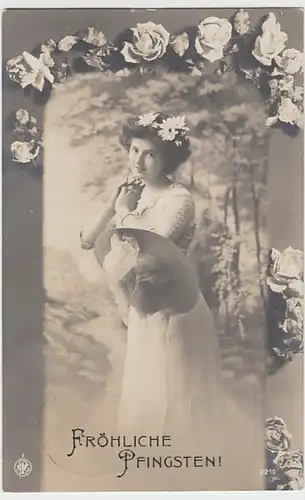 (21176) Foto AK Pfingsten, junge Frau mit Hut und Blüten 1915