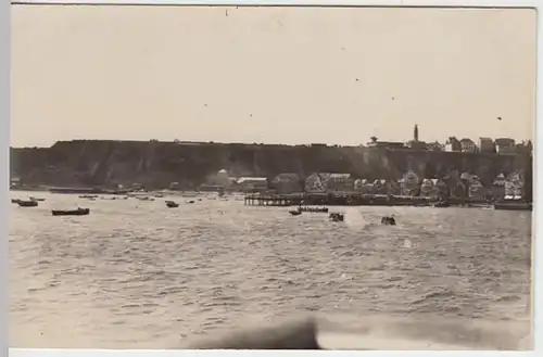 (20246) Foto AK Helgoland, Blick vom Meer, vor 1945