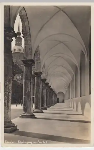 (20229) Foto AK Dresden, Stallhof, Säulengang, vor 1945
