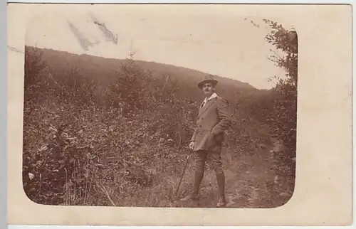 (18874) Foto AK junger Mann auf Waldgang, Stemp. Dissen, Feldp. 1914