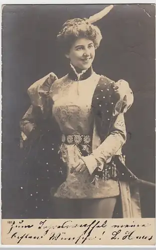 (18721) Foto AK junge Frau im Männerkostüm 1902
