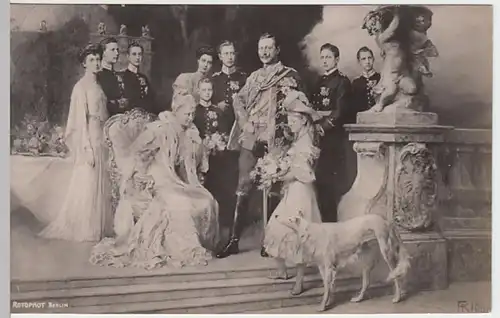 (18705) Foto Künstler AK F. K., Kaiser Wilhelm II. und Familie, vor 1945