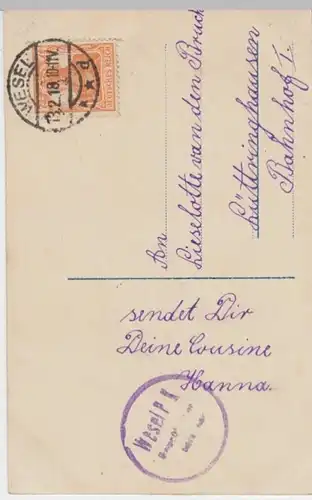 (13228) Foto AK Geburtstag, Mädchen mit Papierrolle u. Rosen 1918
