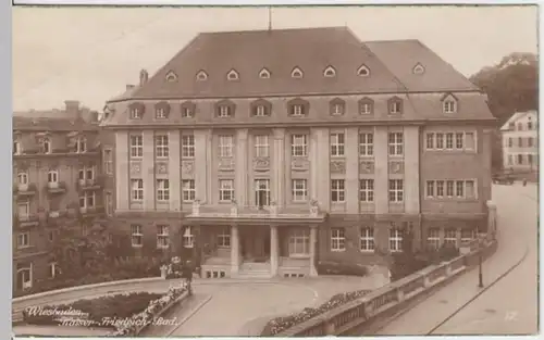 (12703) Foto AK Wiesbaden, Kaiser Friedrich Bad 1930