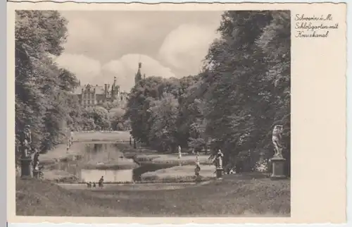 (12018) Foto AK Schwerin, Meck., Schlossgarten, Kreuzkanal, gelauf. 1951