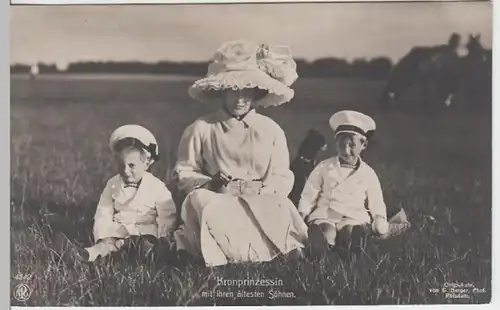 (11265) AK Kronprinzessin Cecilie mit ihren ältesten Söhnen 1910er