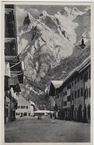 (10590) AK Mittenwald, Straßenpartie mit Karwendelgebirge 1938