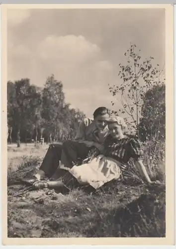 (10406) AK Liebespaar im Freien vor 1945