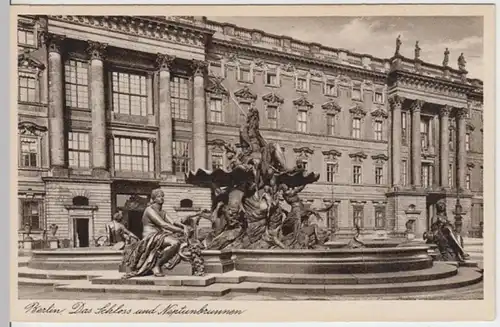 (9155) AK Berlin, Schloss, Neptunbrunnen, vor 1945