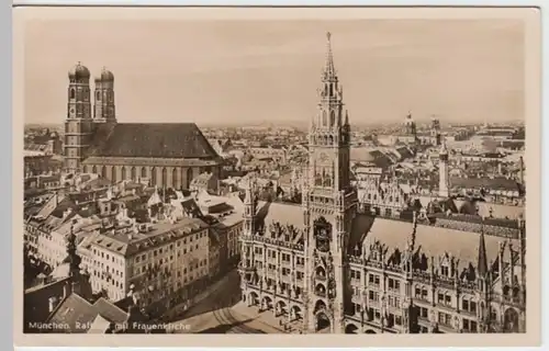 (8314) Foto AK München, Rathaus mit Frauenkirche 1939