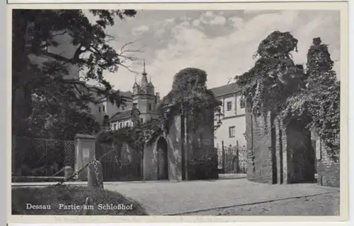 (2889) AK Schloss Dessau, Schlosshof 1940