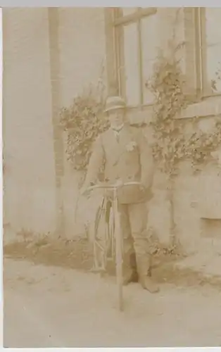 (5331) AK Junger Mann mit Fahrrad, vor 1945
