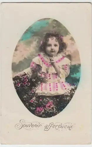 (2209) Foto AK Kinder, Mädchen mit Blumen, liebevolle Erinnerung 1912