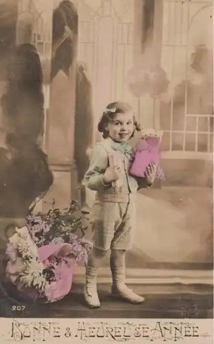 (1705) Foto AK Neujahr, Mädchen, Geschenke, Blütenkorb 1914