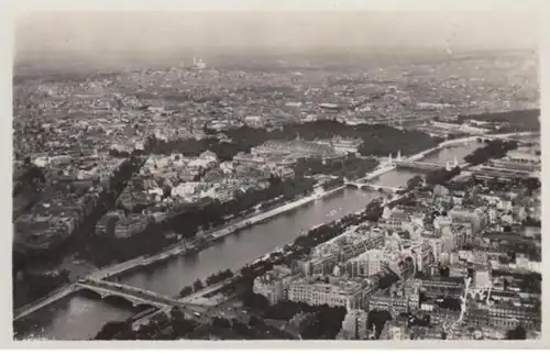 (837) AK Paris, Panorama