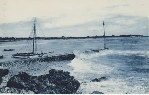 (326) AK Angoulins-sur-Mer, Segelboot am Strand, um 1939