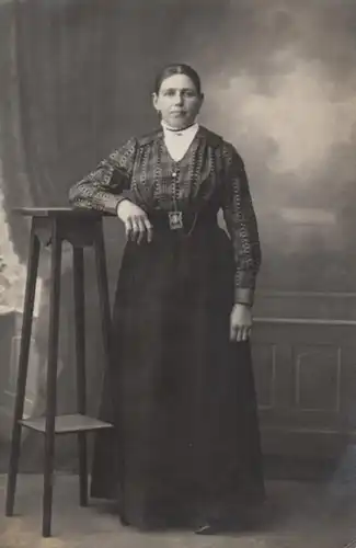 (220) Foto AK Porträt einern Dame, vor 1945