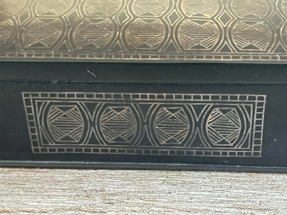 Antike indische Schmuckschatulle Bidriware mit Intarsien aus Silberdraht 1920er 13