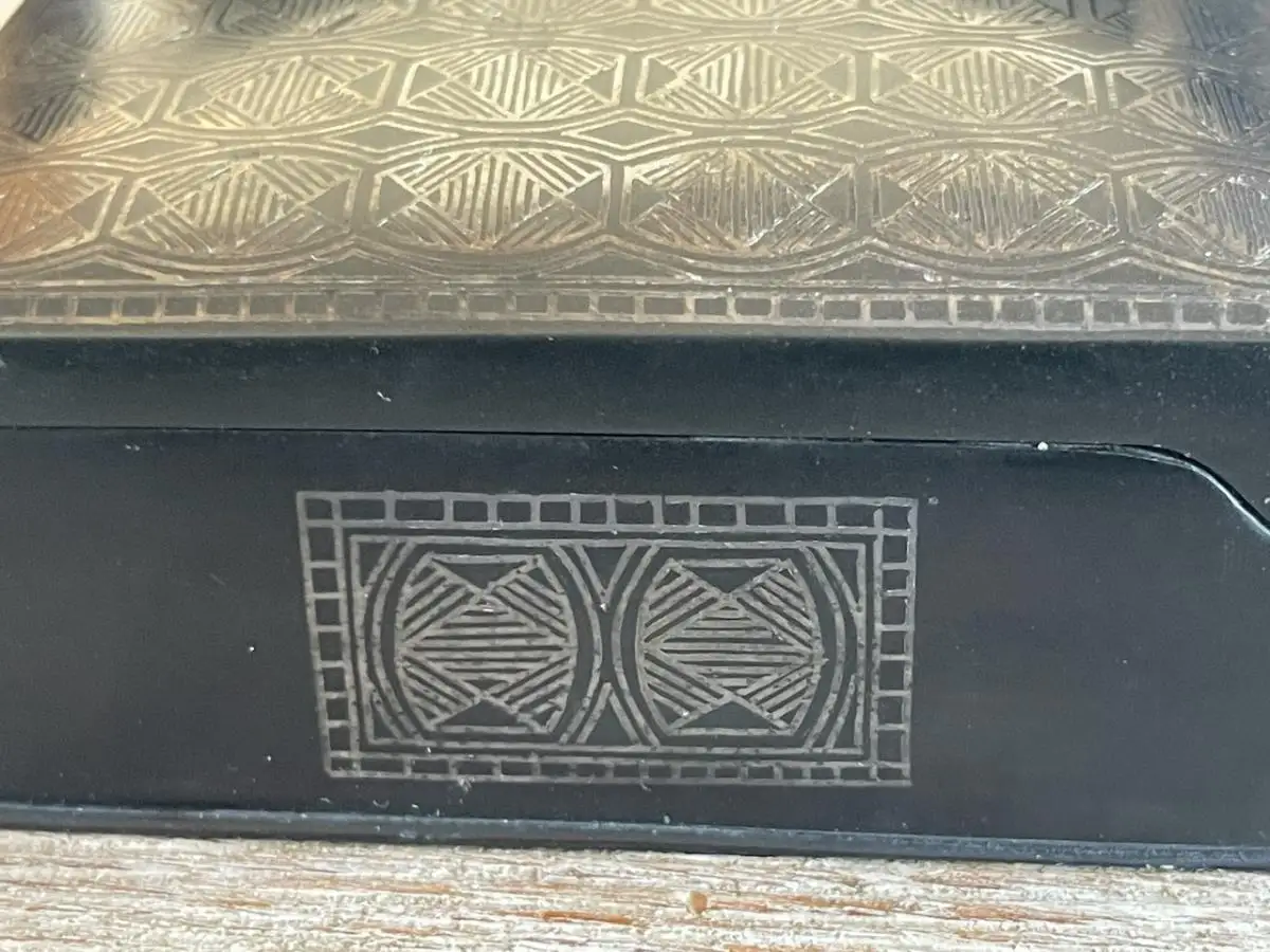 Antike indische Schmuckschatulle Bidriware mit Intarsien aus Silberdraht 1920er 14