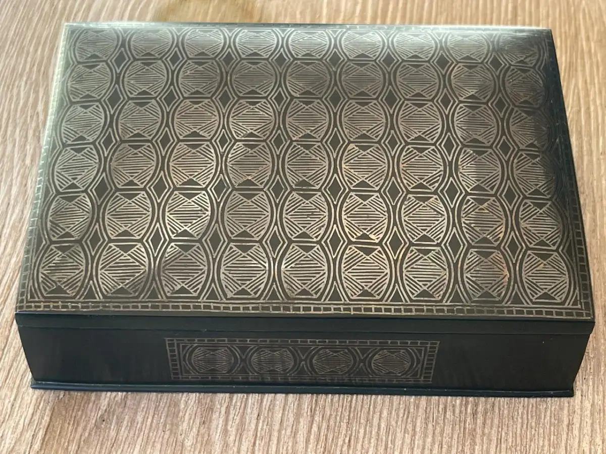 Antike indische Schmuckschatulle Bidriware mit Intarsien aus Silberdraht 1920er 5