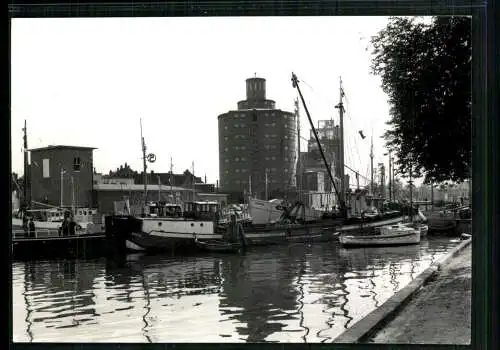 Eckernförde, Hafenpartie mit Getreidesilo - 412997