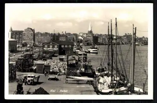 Kiel - Hafen, Hafenleben mit Autos, Segelboote, Güter - 416131