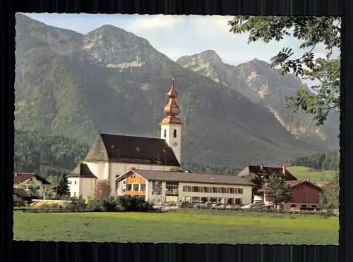 Inzell/Obb., Pfarrkirche mit Haus des Gastes und Rauschberg - 417384