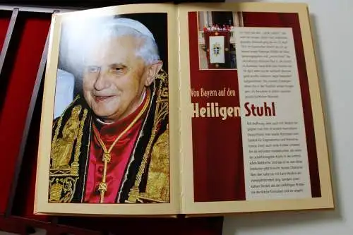 Holzkassette "Abschied Johannes Paul II / Benedikt XVI - 901122