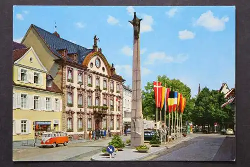 Offenburg, Rathausplatz mit Rathaus und Ursulasäule - 421612