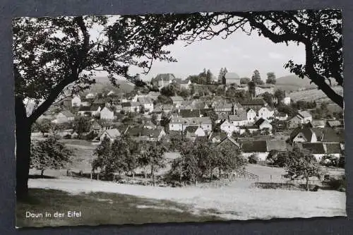 Daun, Eifel, Blick zum Ort - 423488