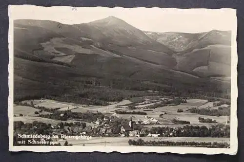 Schmiedeberg im Riesengebirge, Blick auf den Ort mit Schneekoppe - 423241