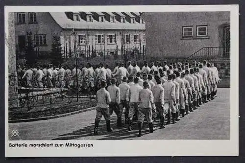 Wehrmacht-Bilderserie, Batterie marschiert zum Mittagessen - 422988