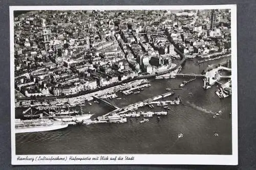 Hamburg, Luftaufnahme, Hafenpartie mit Blick auf die Stadt - 423726