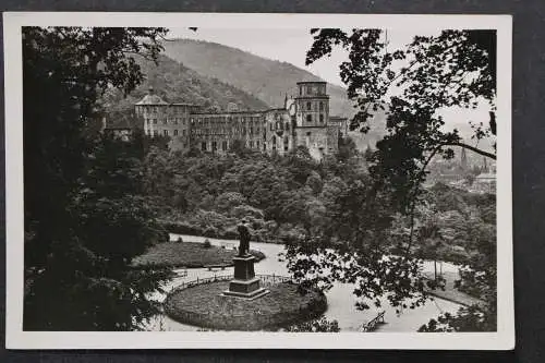 Heidelberg, Schloß mit Scheffeldenkmal - 423930