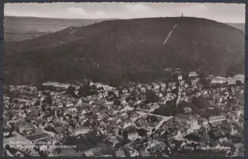 Neustadt bei Coburg, Fliegeraufnahme, Ortsansicht mit Muppberg und Aussichtsturm - 411826