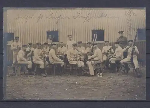 Soldaten bei der Waffeninspektion - 402242