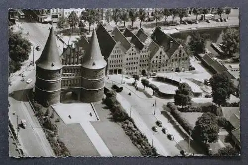 Lübeck, Holstentor und Salzspeicher - 423548