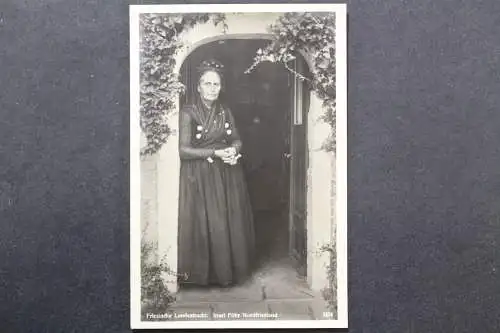 Insel Föhr, Nordfriesland, Frau mit friesischer Landestracht - 424151