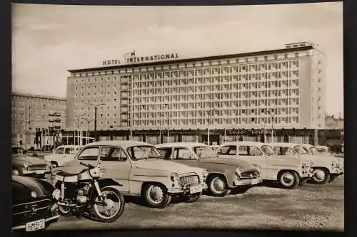 Magdeburg, Hotel "International", Parkplatz mit Autos - 421162