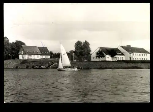 Talsperre Pöhl bei Plauen/Vogtl., Blick zur Schloßhalbinsel, Segelboot - 419993